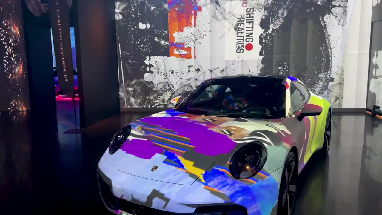 Projection wrapping a full vehicle inside the installation