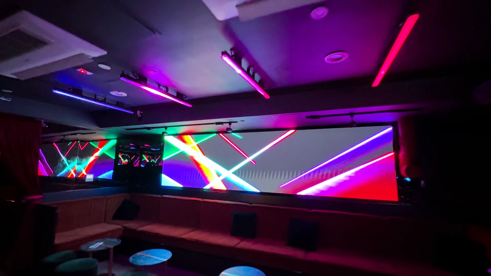 Banquette seating wrapped in a diagonal laser-line content pattern